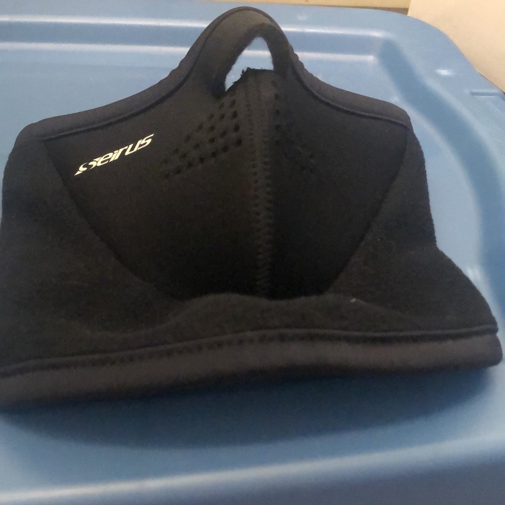 Seirius black fleece mask for cold weather- size small